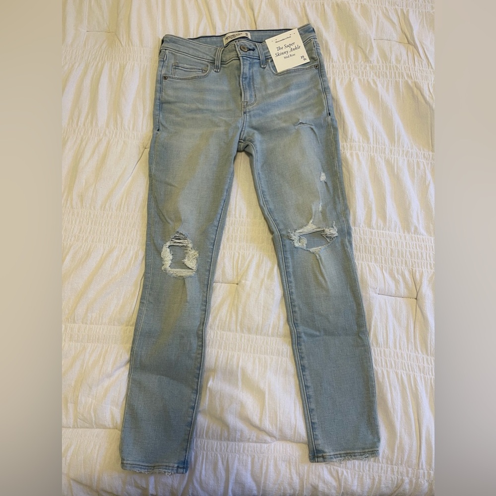 Abercrombie mid ride skinny jeans size 0short. NWT! - Picture 2 of 3